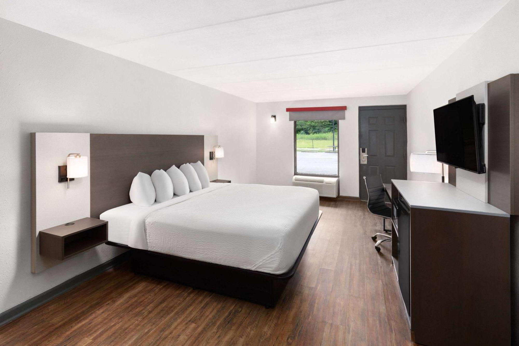 Hotel Ramada By Wyndham Bainbridge Esterno foto
