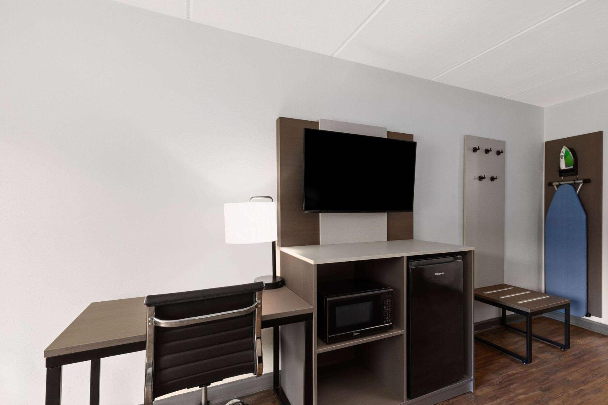 Hotel Ramada By Wyndham Bainbridge Esterno foto