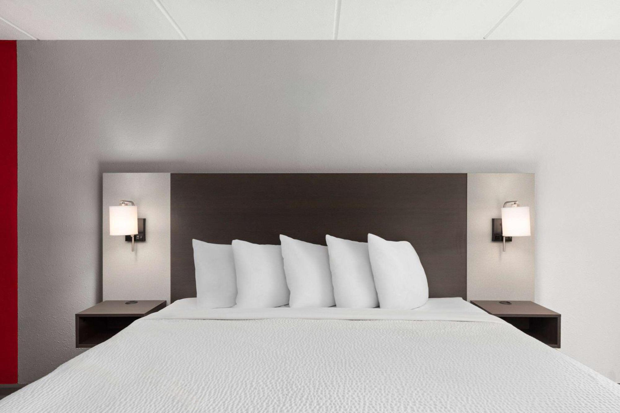 Hotel Ramada By Wyndham Bainbridge Esterno foto