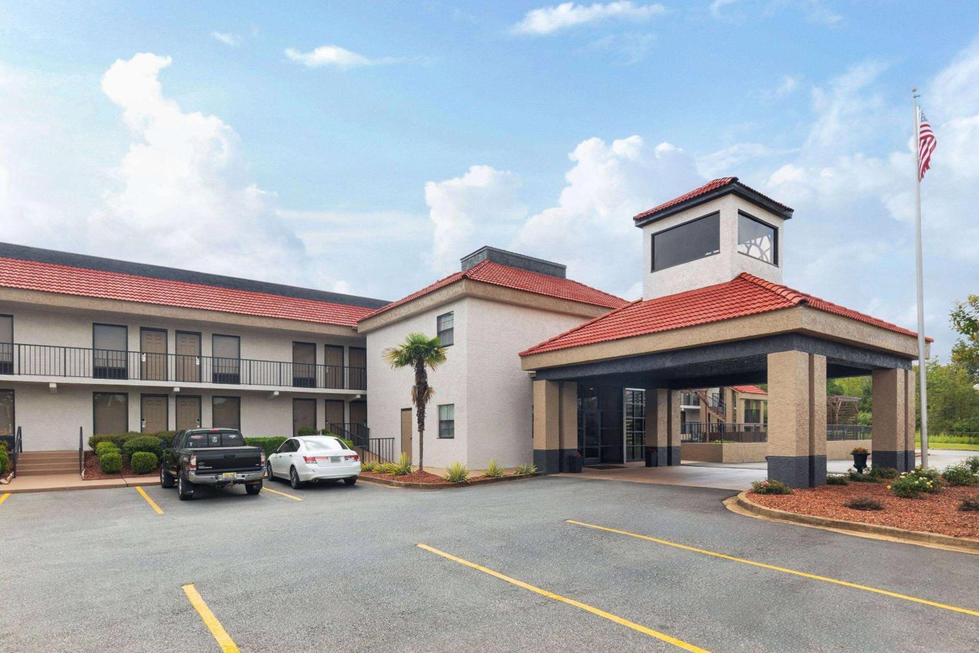 Hotel Ramada By Wyndham Bainbridge Esterno foto